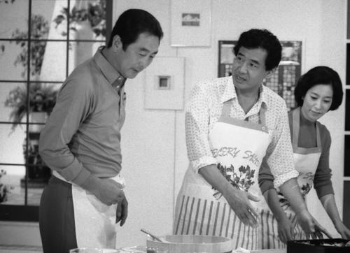 82年、日本テレビ「ごちそうさま」300回で金田正一（左）をゲストに迎えた高島忠夫さん