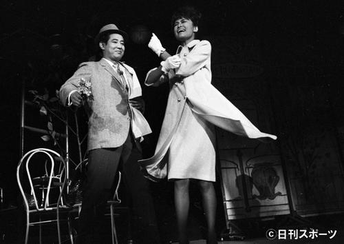 64年、「ノーストリングス」の舞台で雪村いづみと軽妙な演技で沸かせた高島忠夫さん