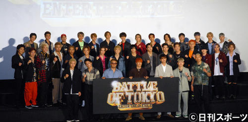 「BATTLE　OF　TOKYO」スペシャルイベントに出席した、関口メンディー（前列右端）ら（撮影・大友陽平）