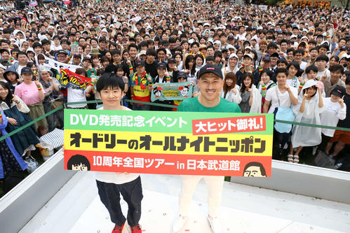 DVD発売記念イベントを開催したオードリーのの若林正恭（左）と春日俊彰