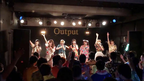 沖縄・Outputでライブを行うキラフォレ