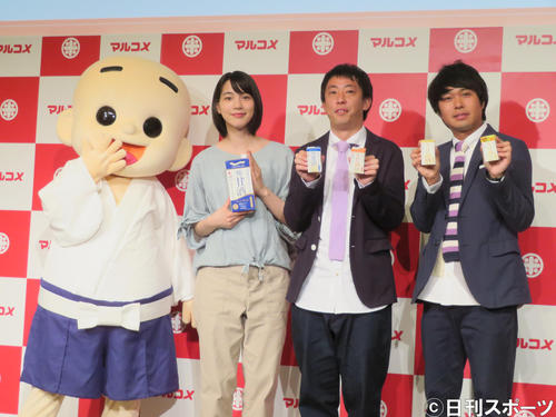 マルコメの新CM発表会に出席した左からのん、森田哲矢、東ブクロ