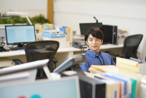 AbemaTVの新ドラマ「奪い愛、夏」に出演する小池徹平