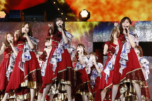 ドームツアーを開幕した乃木坂46。手前左から星野みなみ、齋藤飛鳥、生田絵梨花