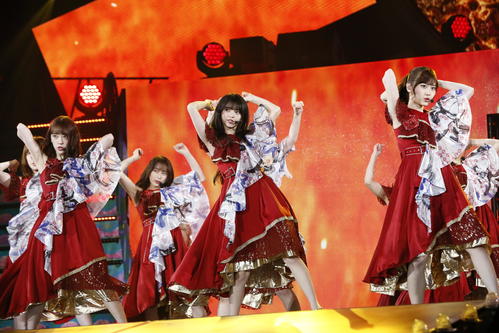 ドームツアーを開幕した乃木坂46。手前左から堀未央奈、齋藤飛鳥、山下美月