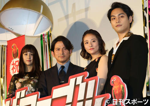 映画「ザ・ファブル」のヒット御礼舞台あいさつに出席した、左から山本美月、岡田准一、木村文乃、柳楽優弥