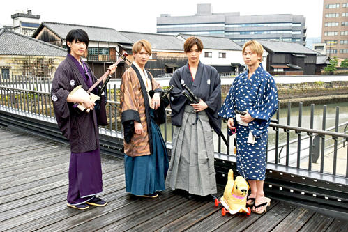 九星隊の左から藪佑介、中村昌樹、山口託矢、大池瑞樹
