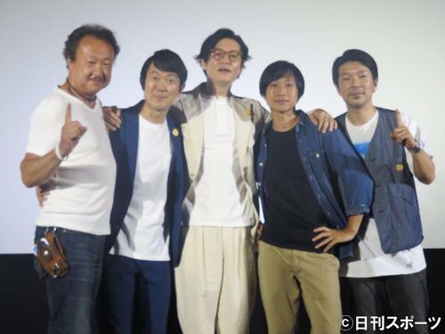 映画「こはく」の初日舞台あいさつに出席した、左から撮影の根岸憲一氏、大橋彰、井浦新、音楽の車谷浩司、横尾初喜監督
