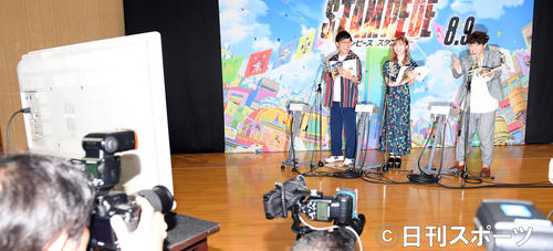 劇場版映画「ONE　PIECE　STAMPEDE」の公開アフレコに出演した、左から山里亮太、指原莉乃、ユースケ・サンタマリア（撮影・たえ見朱実）