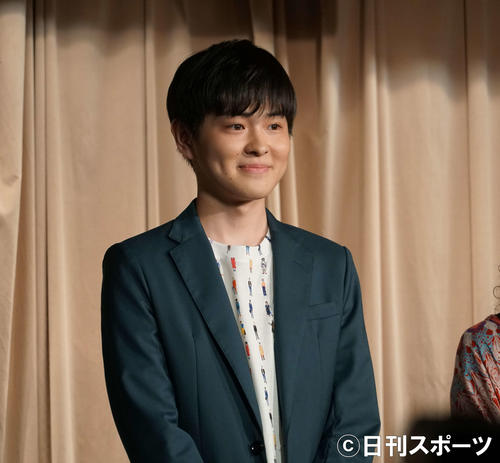 映画「五億円のじんせい」ウェブ完成披露舞台あいさつに出席した主演の望月歩（撮影・遠藤尚子）