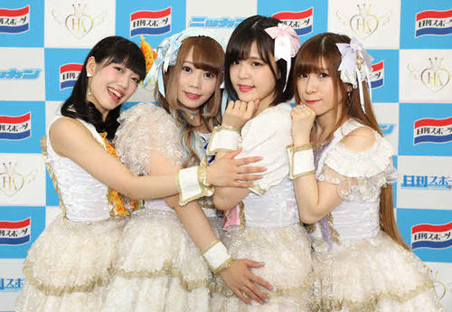 クリエイティブなユニット「HAPPYハートANNIVERSARY」の左から高貴ひより、神田える、藤本あかり、中山みなみ（撮影・青山麻美）