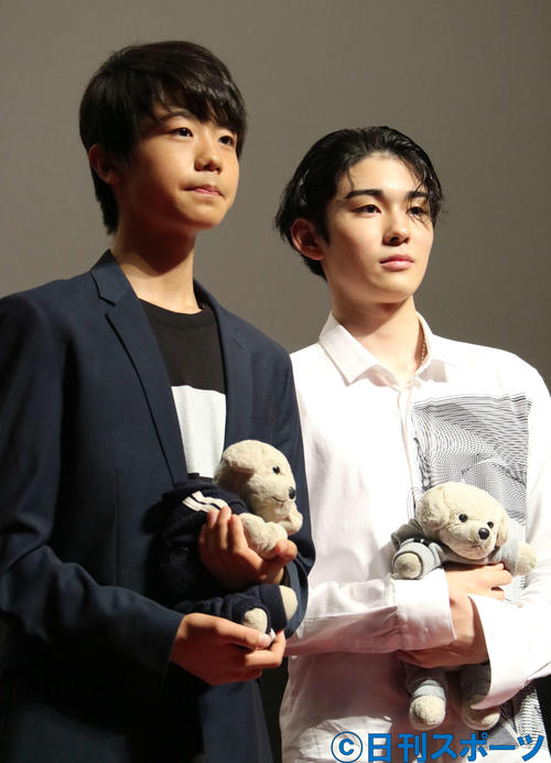 「八月納涼歌舞伎」で上演する「東海道中膝栗毛」などについてトークした市川団子（左）、市川染五郎