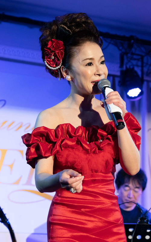 25周年記念公演を行った岩本公水