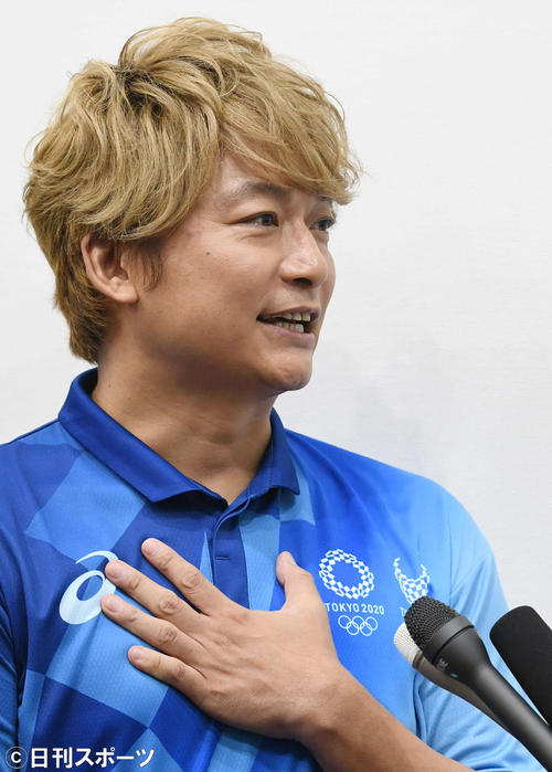 ジャニーさんへの質問では、胸に手を当て「気持ちはあります…」と複雑な表情で答えた香取慎吾（撮影・酒井清司）