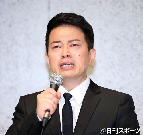 謝罪会見で吉本興業契約解消までの経緯を説明する宮迫博之（撮影・河田真司）