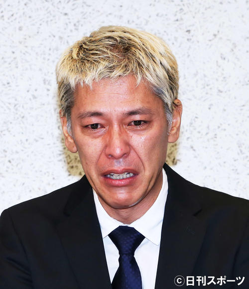 涙ながらに経緯を説明する田村亮（撮影・河田真司）