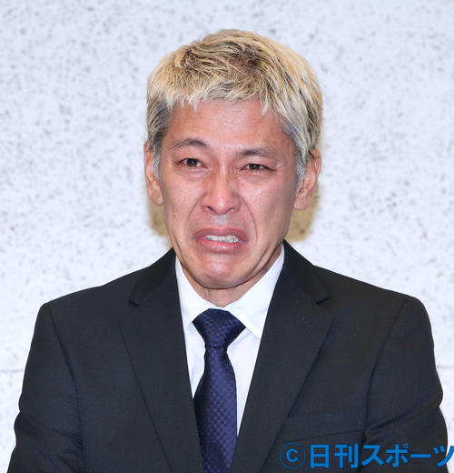 涙ながらに謝罪をする田村亮（撮影・河田真司）