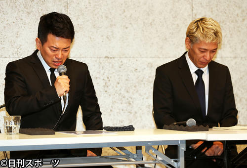 謝罪会見で涙ながらに話す宮迫博之（左）と田村亮（撮影・大野祥一）