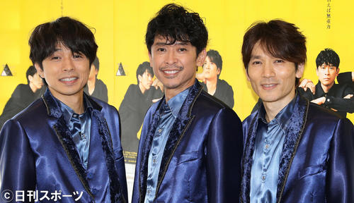 舞台後に会見を行う、左から井ノ原快彦、坂本昌行、長野博（撮影・中島郁夫）