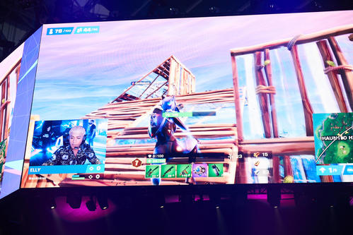 eスポーツの世界大会「Fortnite　World　Cup」に出場した三代目J　SOUL　BROTHERSのELLY（画面左下）