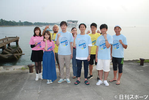 前列左から秋元真夏、羽鳥慎一アナ、矢部浩之、向井慧、後列左から紫吹淳、真壁刀義、滝沢カレン、武井壮、荻原次晴（撮影・松浦隆司）