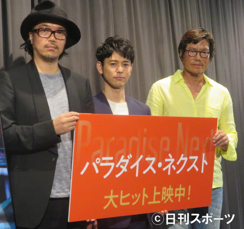 左から半野喜弘監督、妻夫木聡、豊川悦司