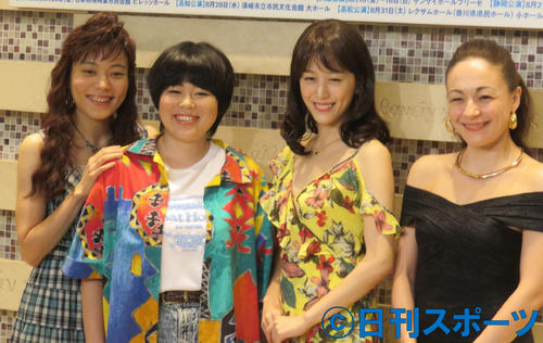 「フローズン・ビーチ」に出演する左から鈴木杏、ブルゾンちえみ、花乃まりあ、シルビア・グラブ