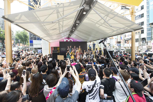 日本デビュー記念のゲリラライブを開催した（G）I－DLE