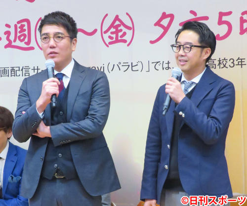 おぎやはぎ小木博明（左）矢作兼（18年3月撮影）