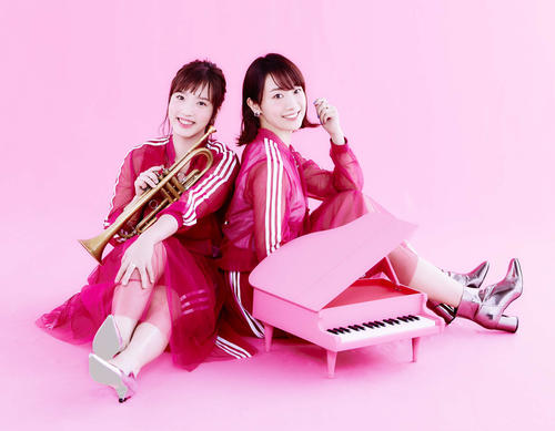 ジャズ界の美人デュオ「村田中」の村田千紘（左）と田中菜緒子