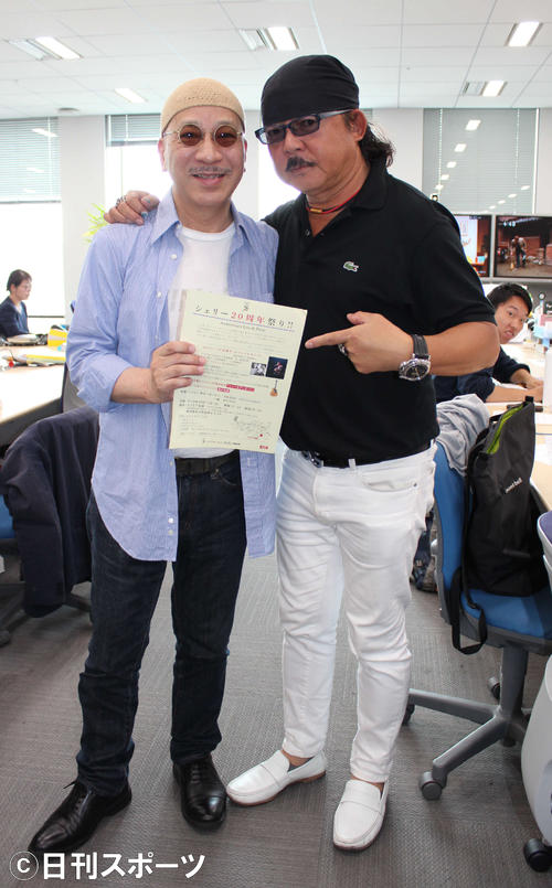 イベントPRのために来社した笛吹利明（左）と小田純平(右)（撮影・鎌田敏晴）
