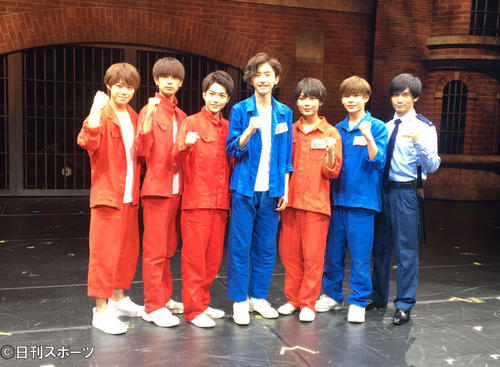 「少年たち」初日公演を迎えたなにわ男子。左から大橋和也、高橋恭平、西畑大吾、道枝駿佑、大西流星、長尾謙杜、藤原丈一郎（撮影・星名希実）