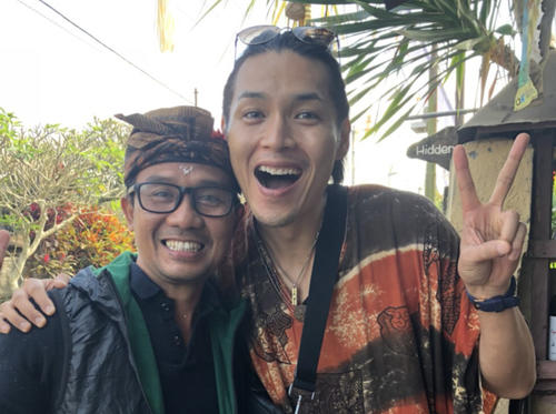 現地の人とピース