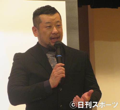 「たびレジ」登録を呼びかけるケンドーコバヤシ