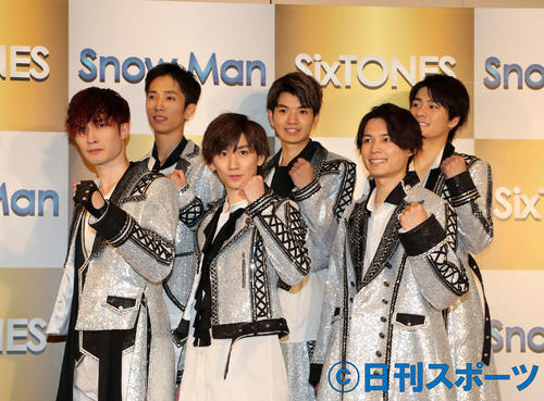 CDデビューが決定したSixTONES　前列左からジェシー、京本大我、松村北斗、後列左から田中樹、高地優吾、森本慎太郎（撮影・鈴木正人）