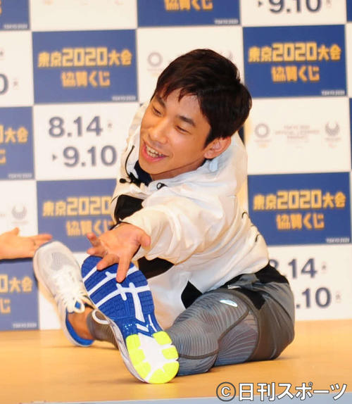 柔軟性抜群の織田信成（撮影・松本久）
