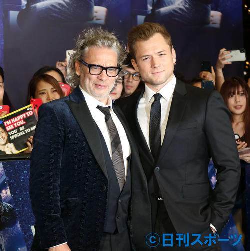 映画「ロケットマン」のプレミアイベントに出席した、主演のタロン・エガートン（右）、デクスター・フレッチャー監督