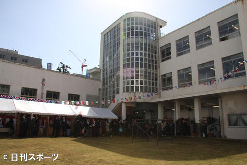 吉本興業グループ東京本部の社屋（2008年04月01日撮影）