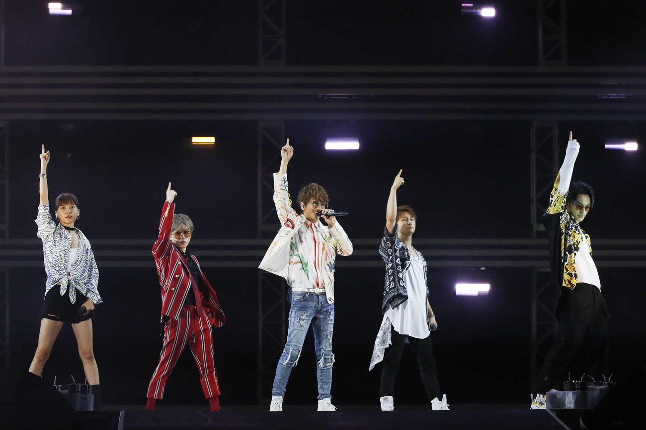 ａａａ浦田不在で初の新曲披露 助け合って 西島 音楽 日刊スポーツ