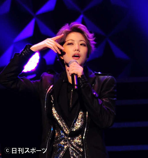 宝塚退団後、初のライブを行った七海ひろき（撮影・松本久）