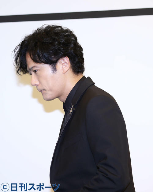 フォトセッションを終え引き揚げる稲垣吾郎（撮影・河田真司）