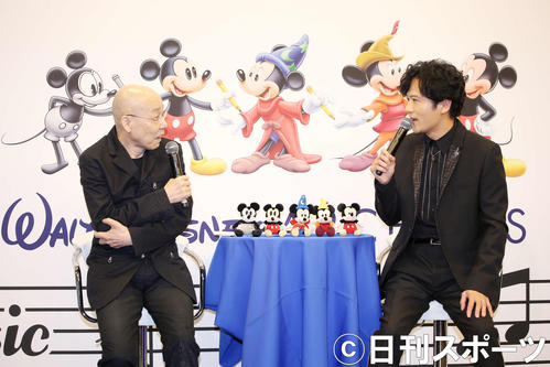 ウォルト・ディズニー作品についてのトークが盛り上がる稲垣吾郎（右）と音楽監督の島健（撮影・河田真司）