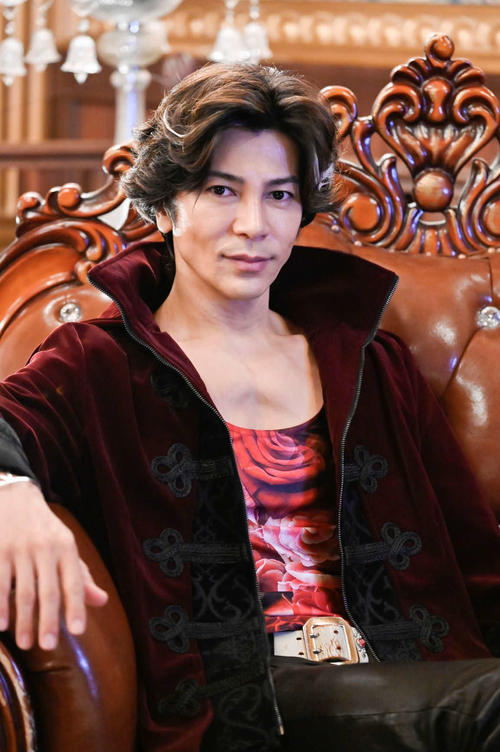 テレビ朝日系ドラマ「時効警察・復活スペシャル」にゲスト出演し、“美魔王”を演じる武田真治