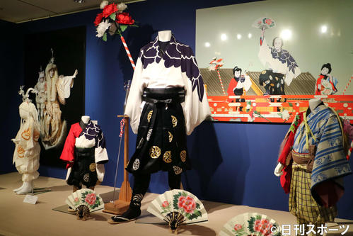 「市川海老蔵展」で展示されている、長女麗禾ちゃん、長男勸玄君と共演した時の衣装やパネル