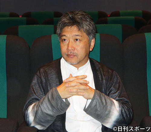 ベネチア映画祭のオープニング作品に選ばれた「真実」について語る是枝裕和監督（撮影・小林千穂）