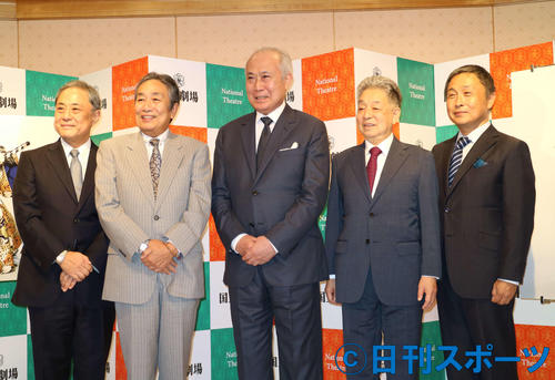 国立劇場11月歌舞伎公演の会見に出席した、左から中村又五郎、中村歌六、中村吉右衛門、中村東蔵、中村雀右衛門（撮影・小林千穂）