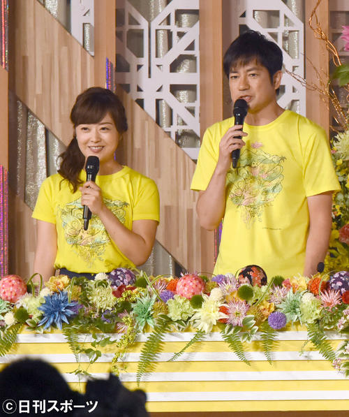 24時間テレビのオープニングに臨む水ト麻美アナ（左）と羽鳥慎一アナ（撮影・酒井清司）