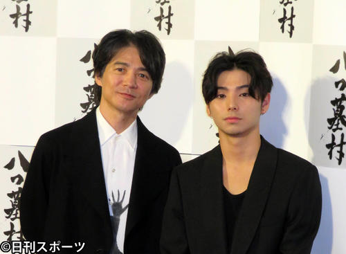 NHKBSプレミアム「八つ墓村」の会見を行った吉岡秀隆（左）と村上虹郎（撮影・中野由喜）