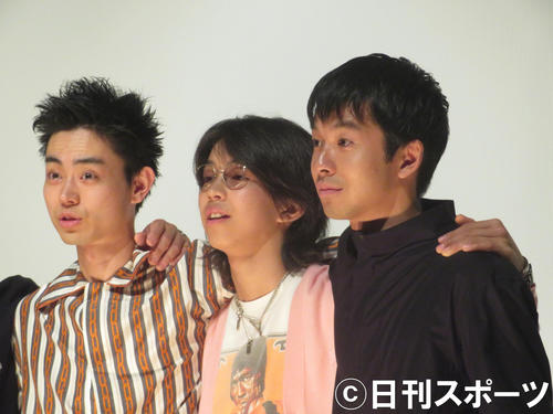左から菅田将暉、YOSHI、仲野大賀