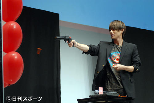 映画「かぐや様は告らせたい～天才たちの恋愛頭脳戦～」公開直前イベントでゲームに挑戦するKing＆Prince平野紫耀（撮影・大友陽平）